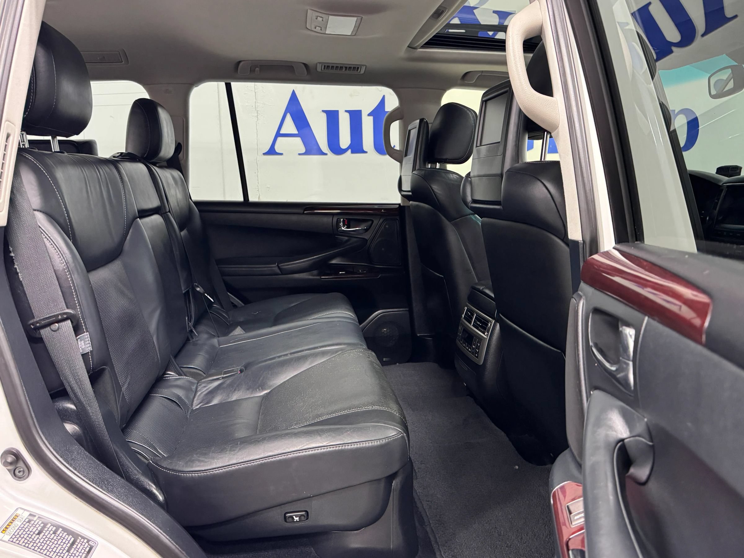 Used 2015 Lexus LX 570 4WD image 17