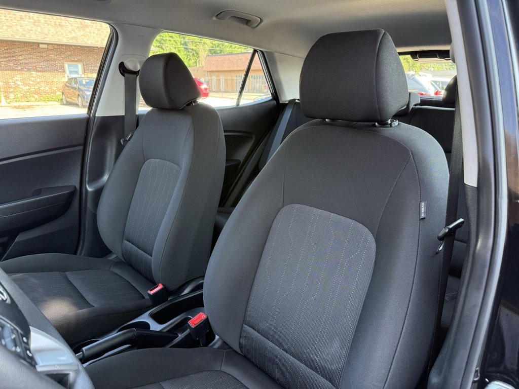 Used 2022 Hyundai Venue SE image 12