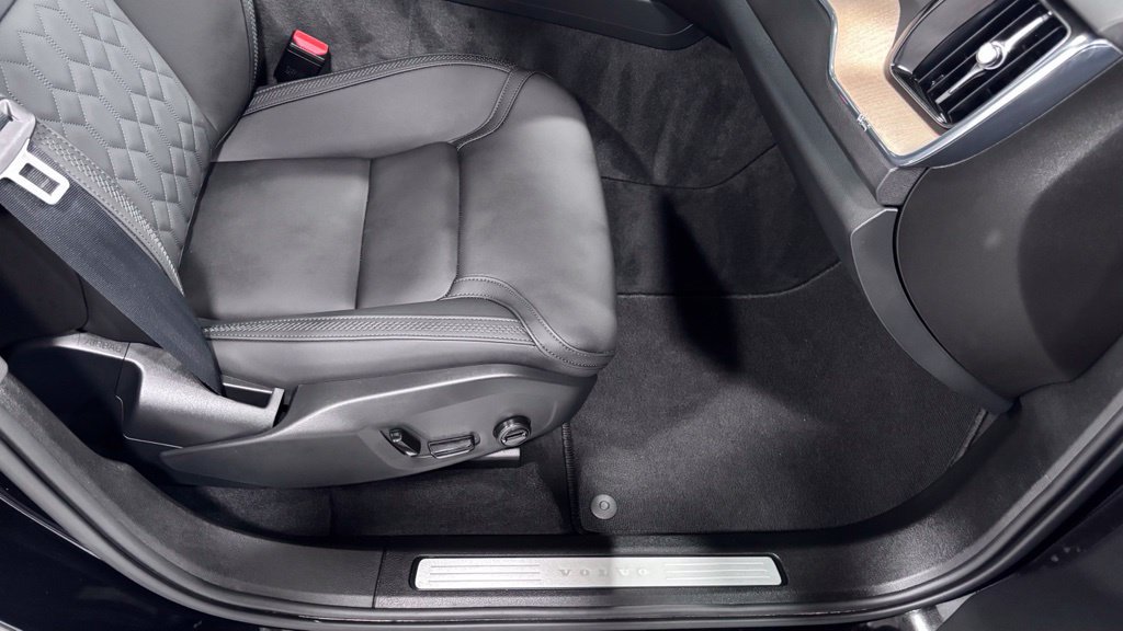 Certified 2026 Volvo XC60 B5 Plus AWD/4WD image 18