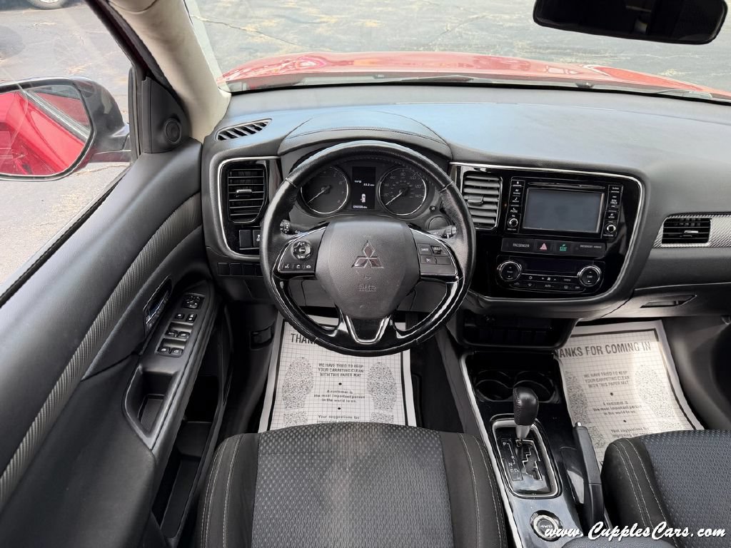 Used 2017 Mitsubishi Outlander ES AWD/4WD image 17