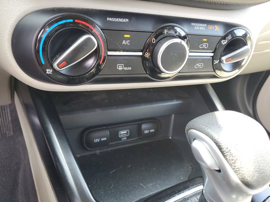 Used 2020 Kia Soul LX FWD image 18