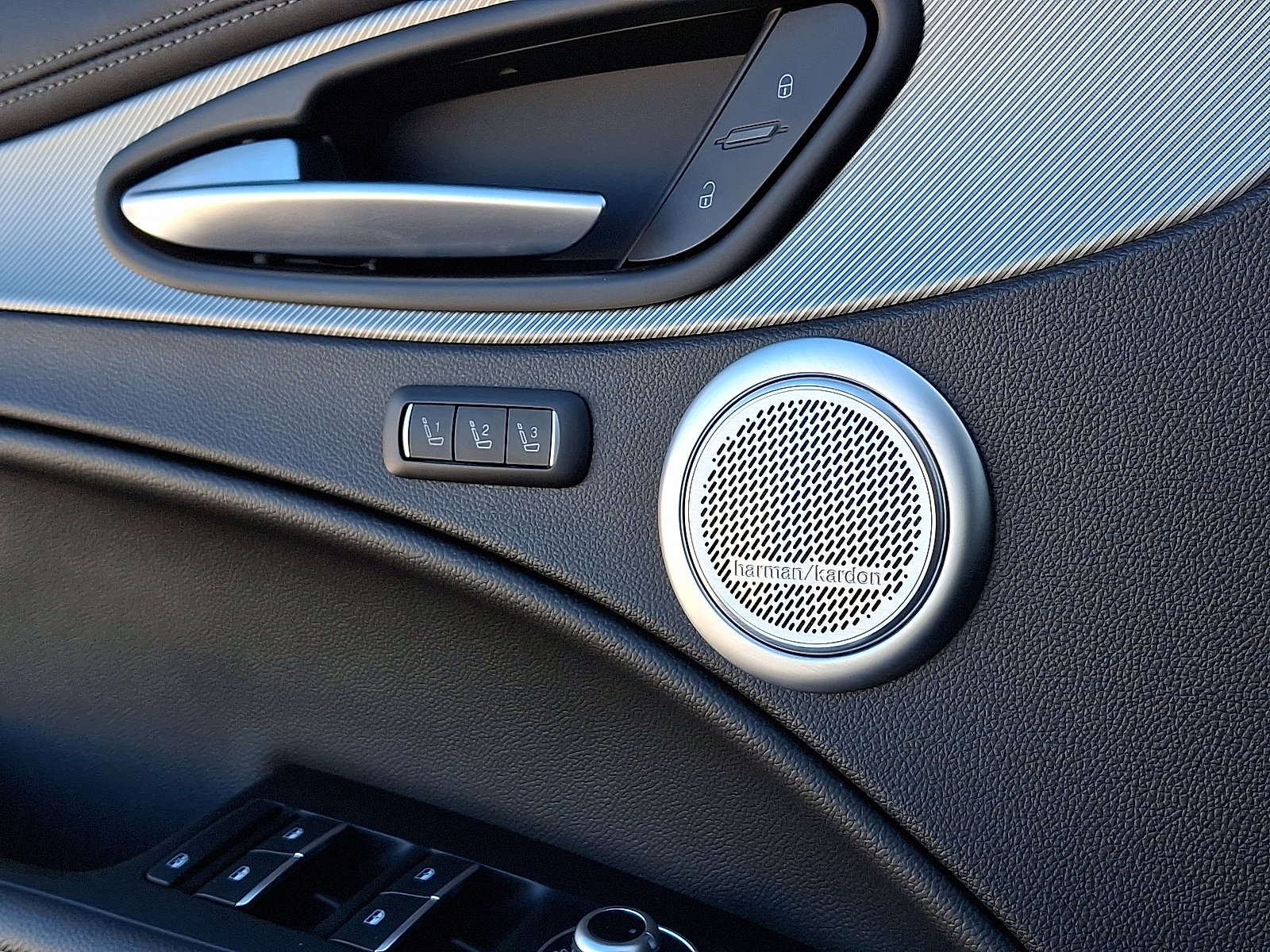 Used 2024 Alfa Romeo Stelvio Veloce image 25