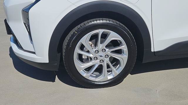 New 2027 Chevrolet Bolt LT w/ Comfort Package FWD image 32