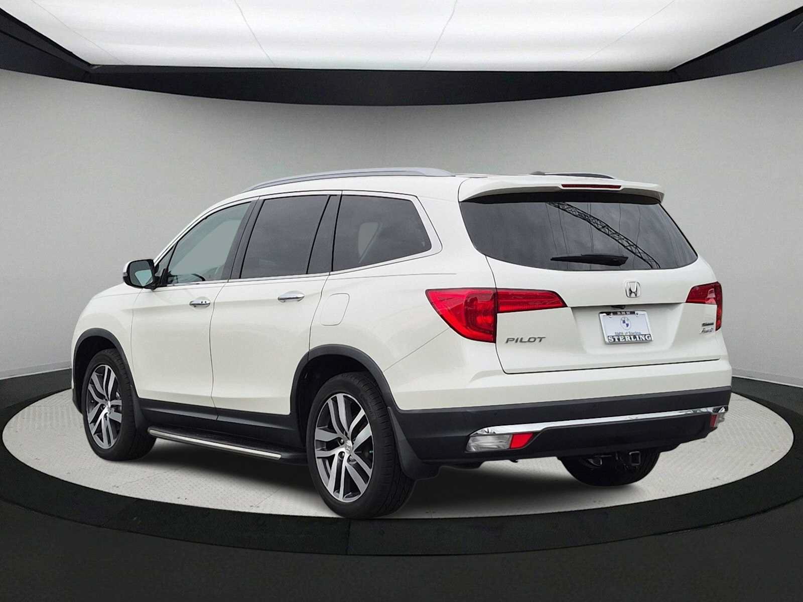 Used 2017 Honda Pilot Touring image 6