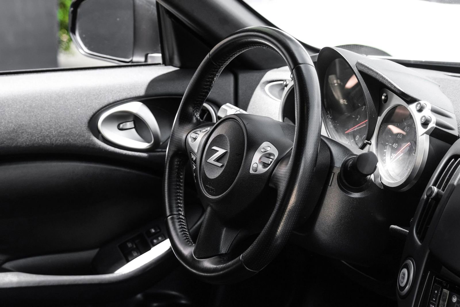 Used 2016 Nissan 370Z Coupe RWD image 14