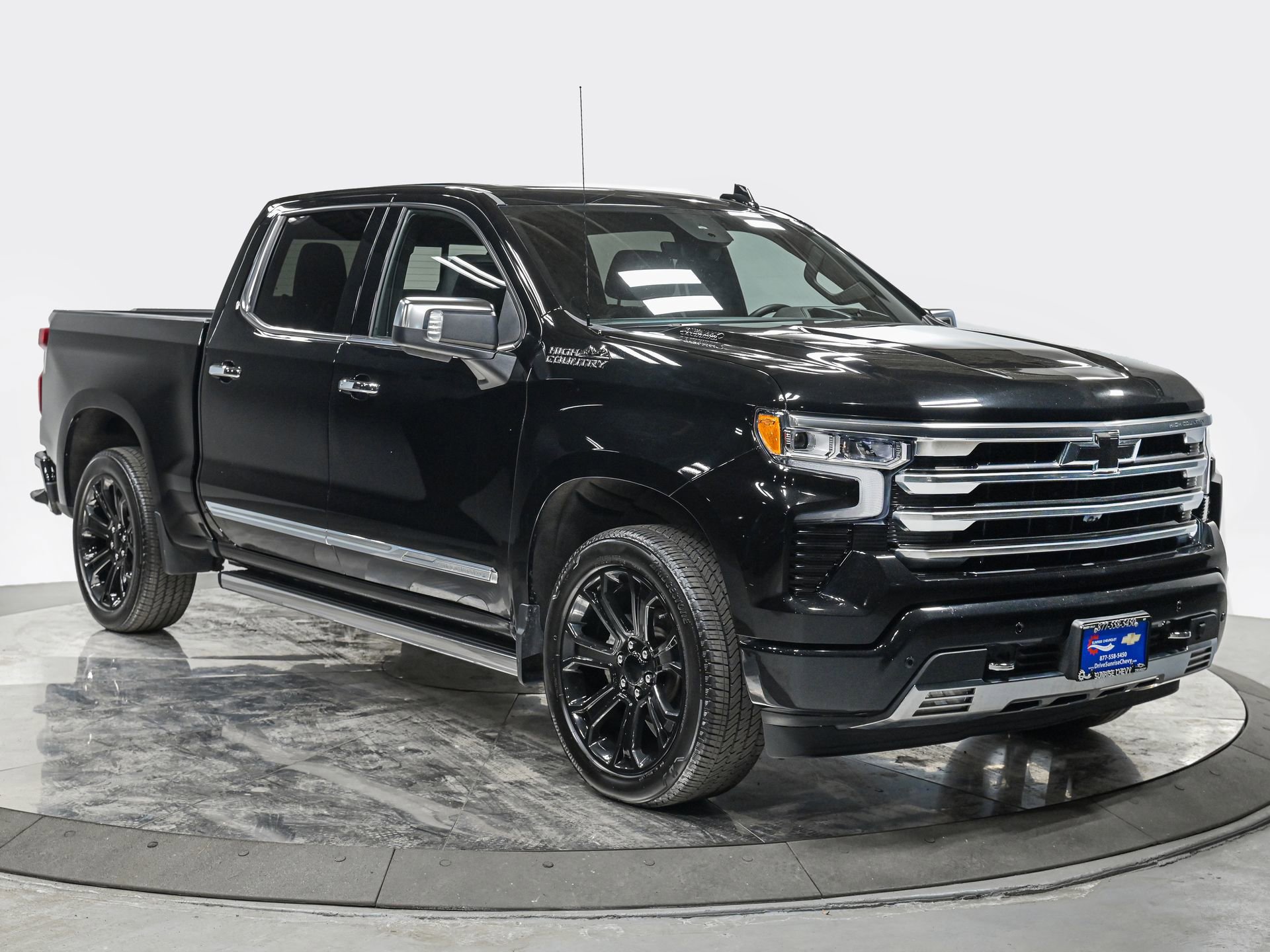 Used 2025 Chevrolet Silverado 1500 High Country AWD/4WD image 9