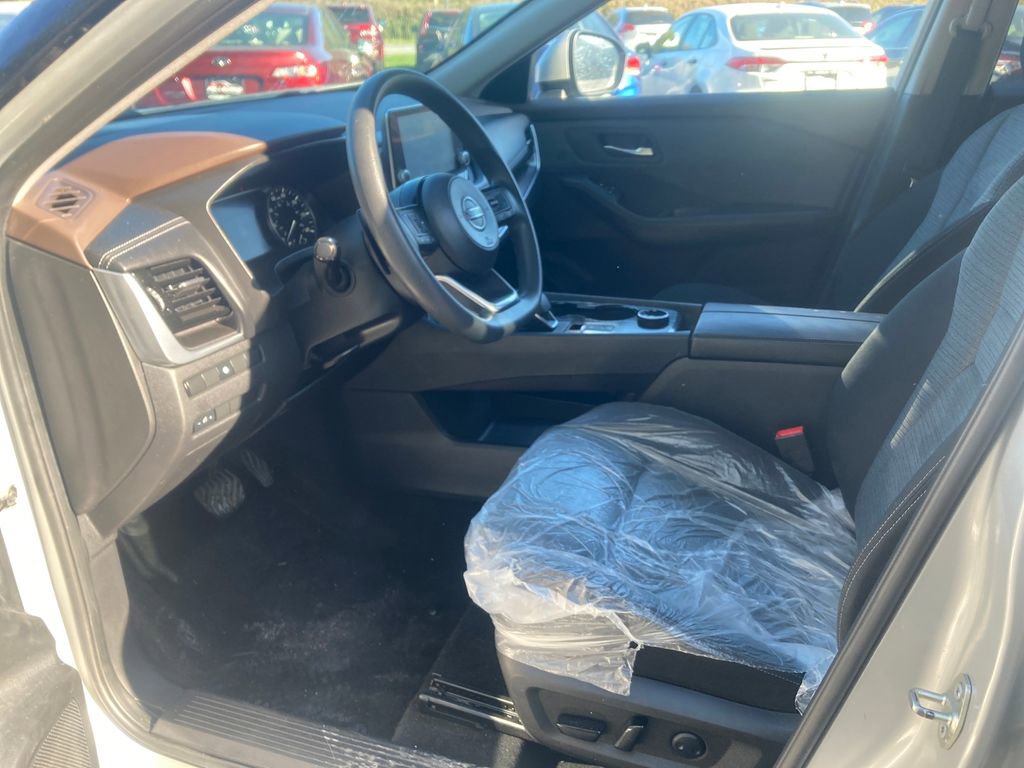 Used 2021 Nissan Rogue SV image 11