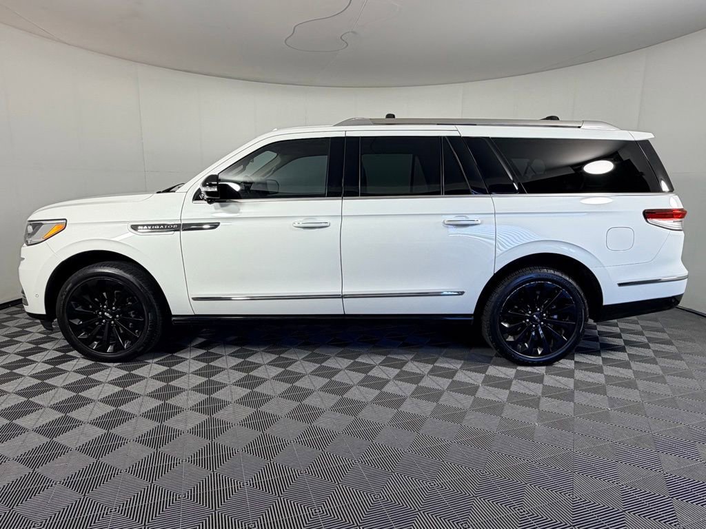 Used 2022 Lincoln Navigator L Reserve image 9