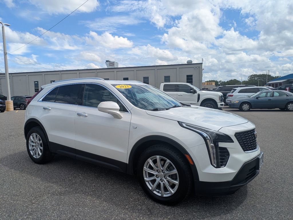 Used 2022 Cadillac XT4 Luxury w/ Cold Weather Package AWD/4WD image 4