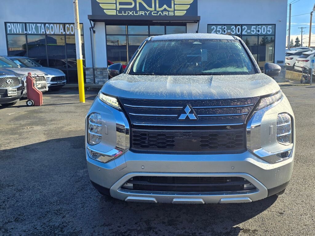 Used 2022 Mitsubishi Outlander SE image 3