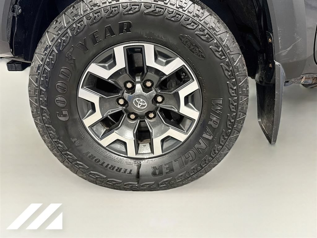 Used 2022 Toyota Tacoma TRD Off-Road w/ Technology Package AWD/4WD image 32