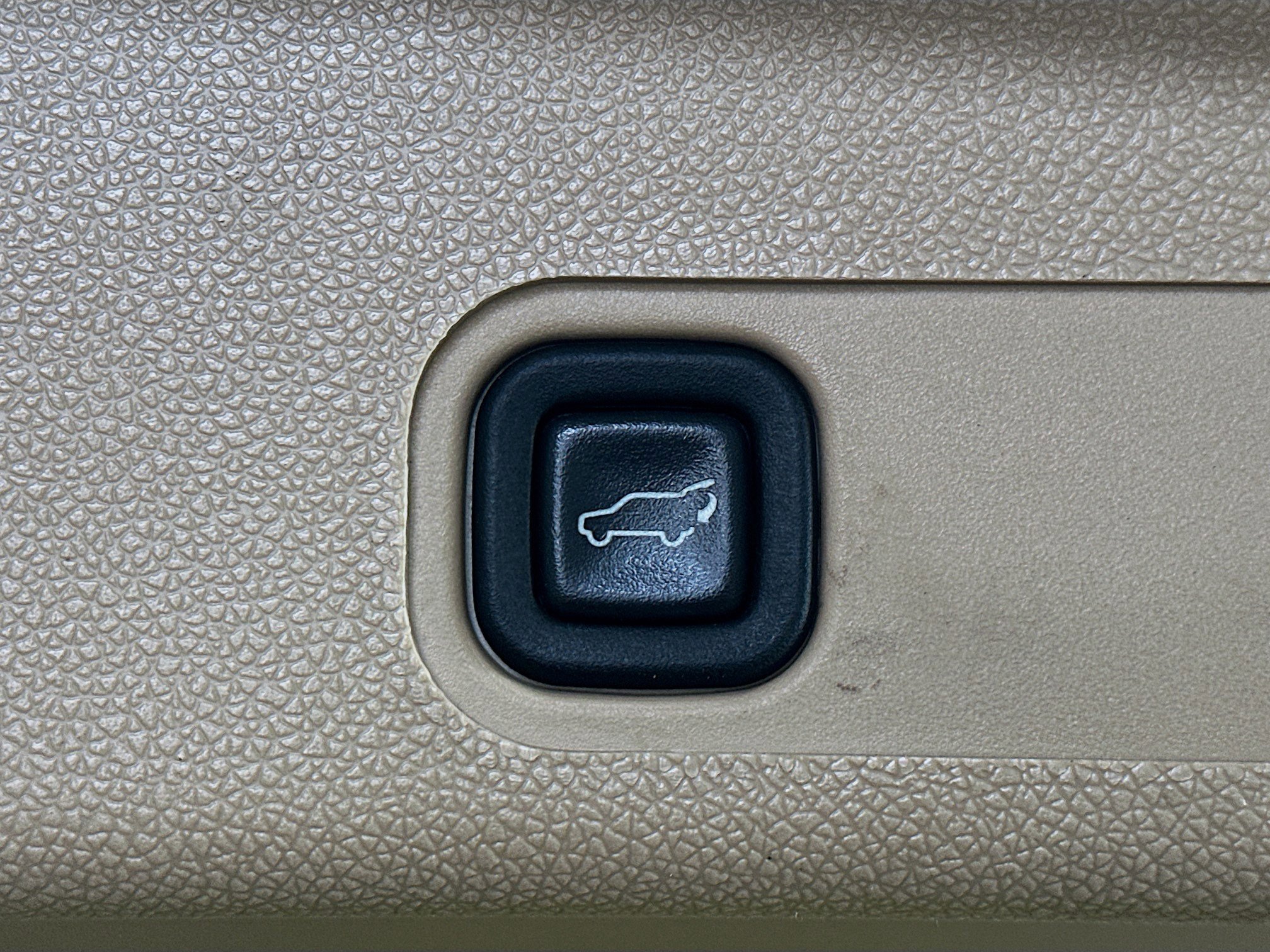 Used 2013 GMC Yukon Denali RWD image 33