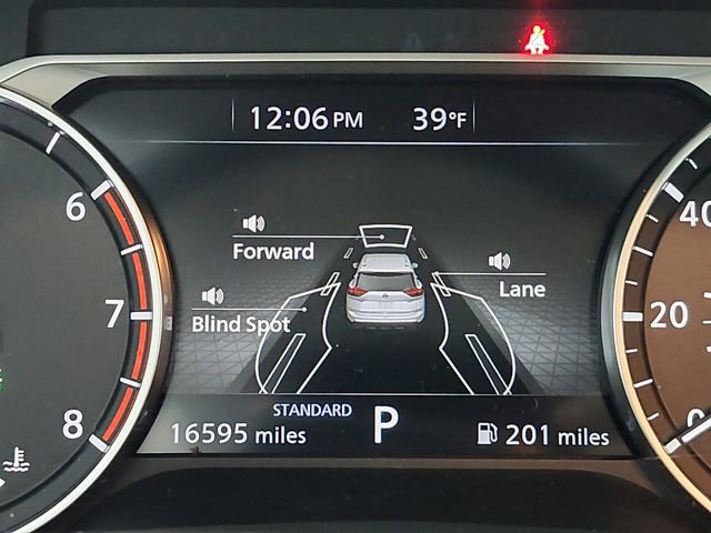 Used 2025 Nissan Rogue SV w/ SV Premium Package image 22