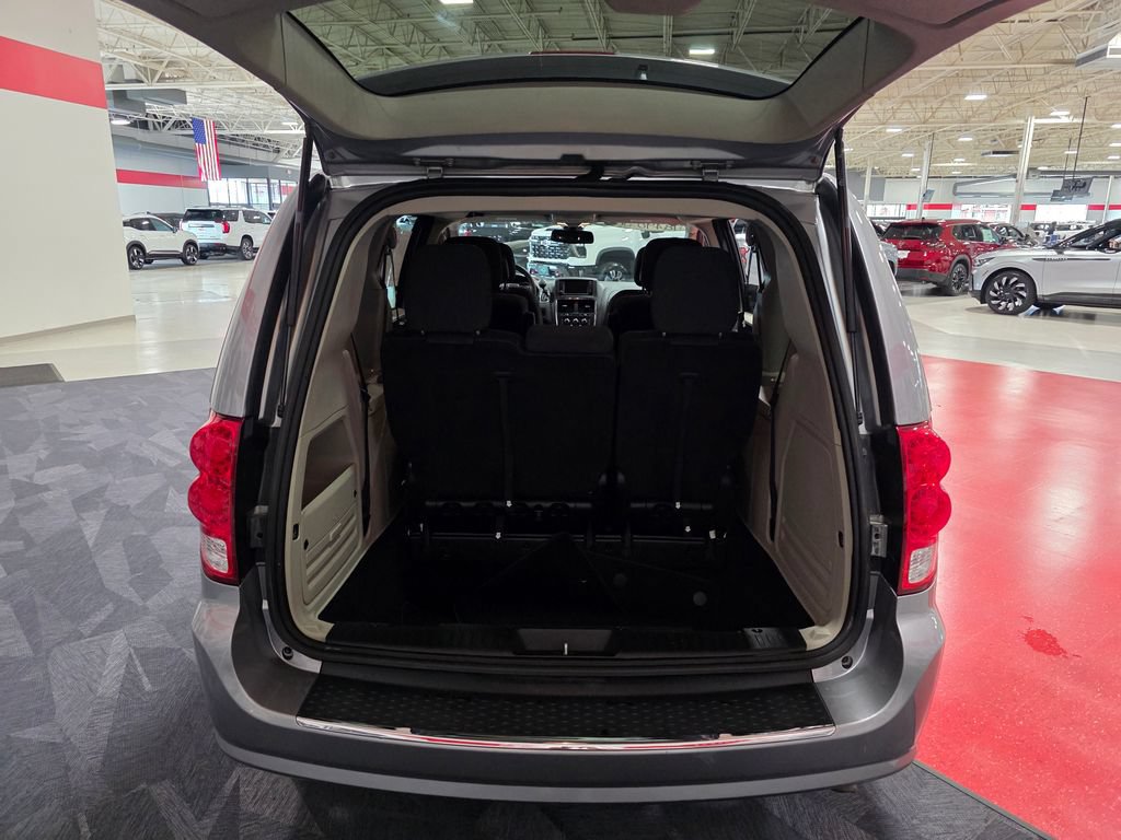 Used 2019 Dodge Grand Caravan SE FWD image 5