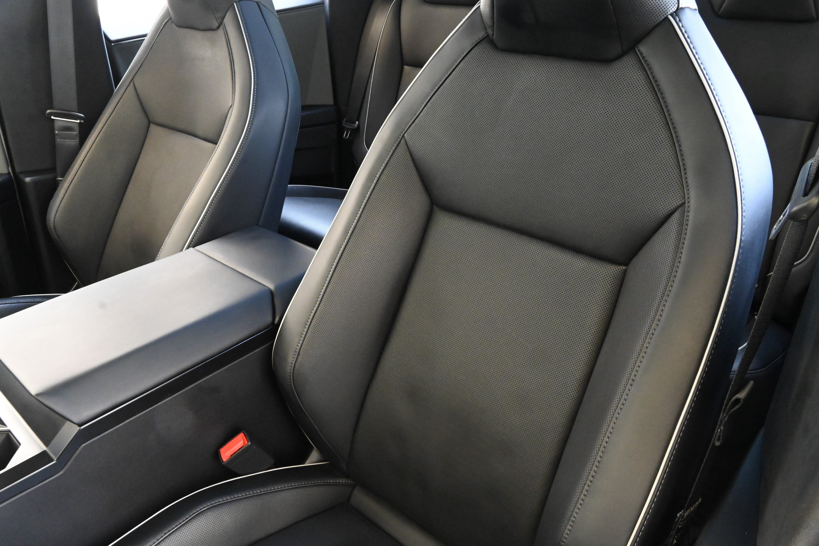 Used 2025 Tesla Cybertruck AWD Crew Cab image 12