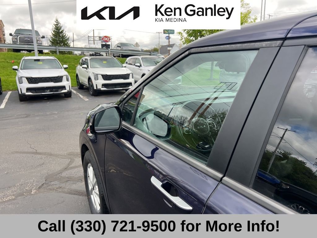 Used 2024 Kia Carnival LX FWD image 25