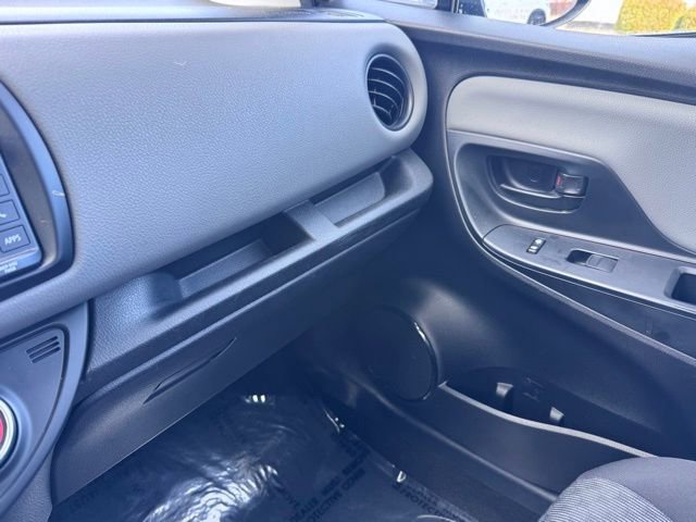Used 2015 Toyota Yaris L image 15