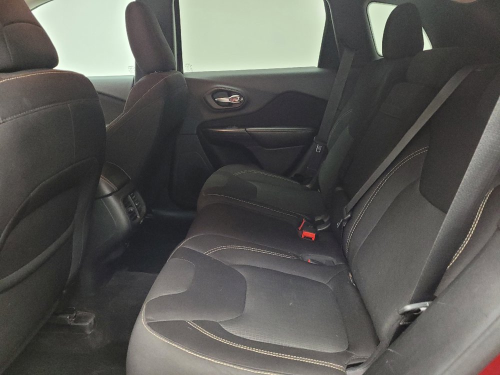 Used 2015 Jeep Cherokee Latitude w/ Cold Weather Group AWD/4WD image 18