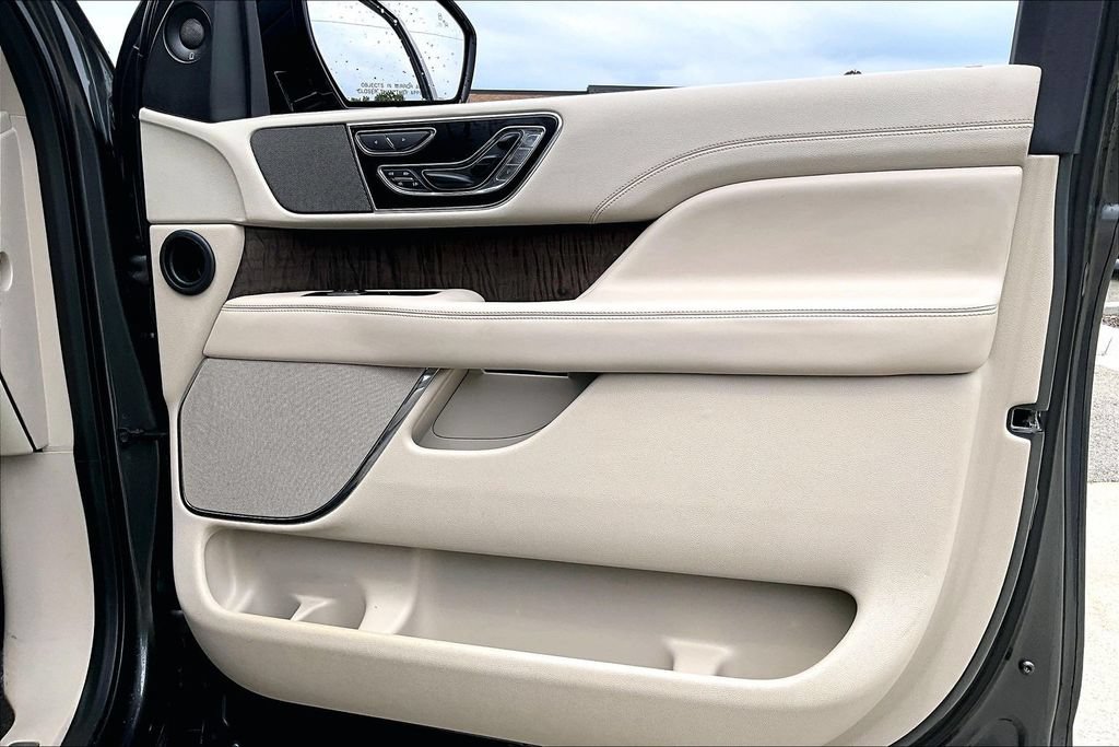 Used 2018 Lincoln Navigator Reserve AWD/4WD image 24