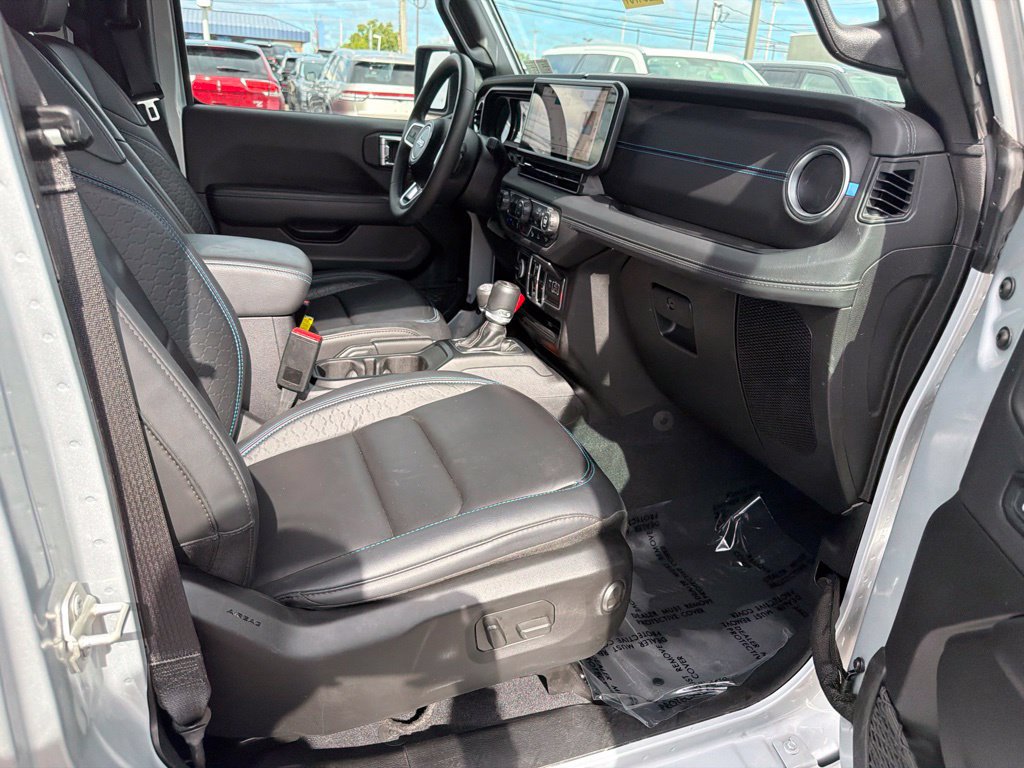 Used 2024 Jeep Wrangler High Altitude AWD/4WD image 17