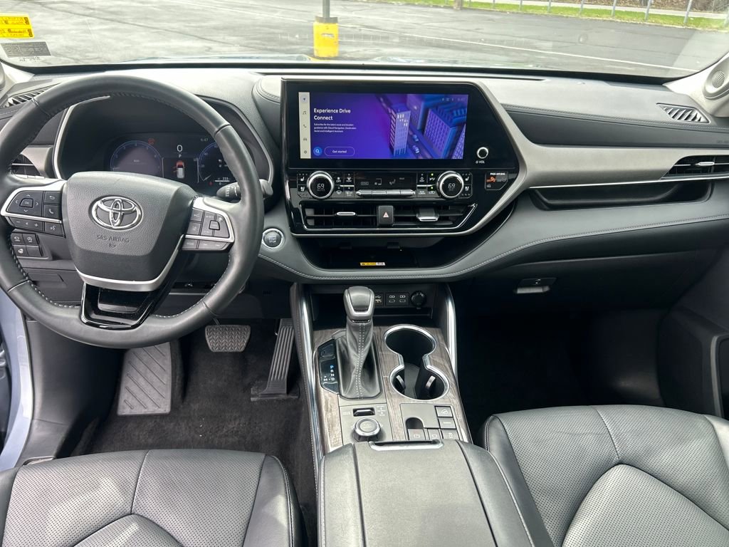 Used 2023 Toyota Highlander Limited image 22