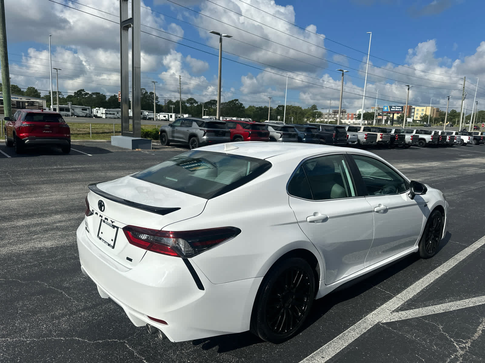 Used 2023 Toyota Camry SE FWD image 5