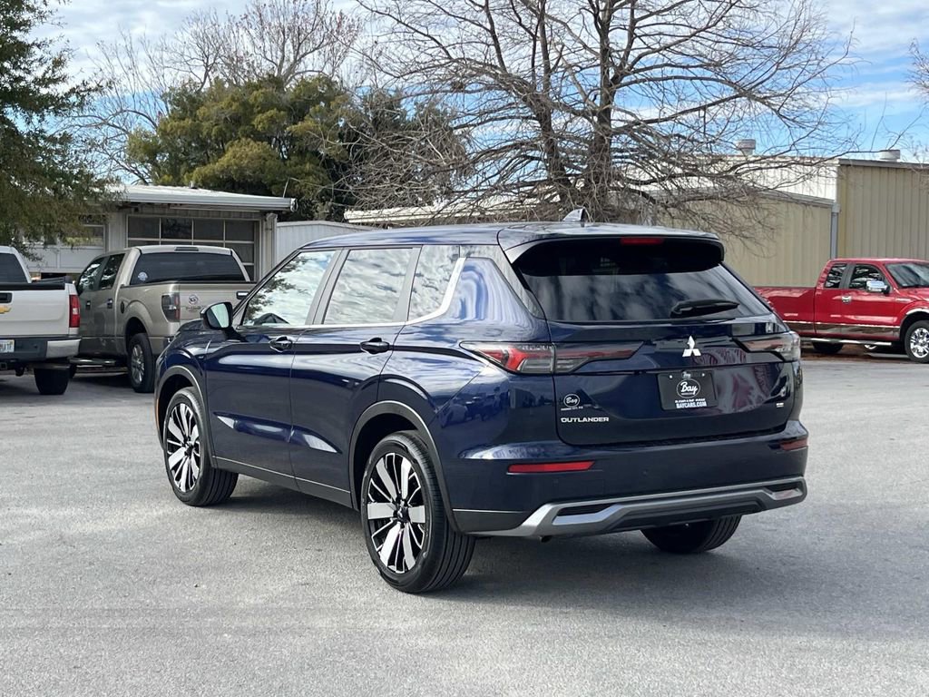 New 2026 Mitsubishi Outlander SE FWD image 3