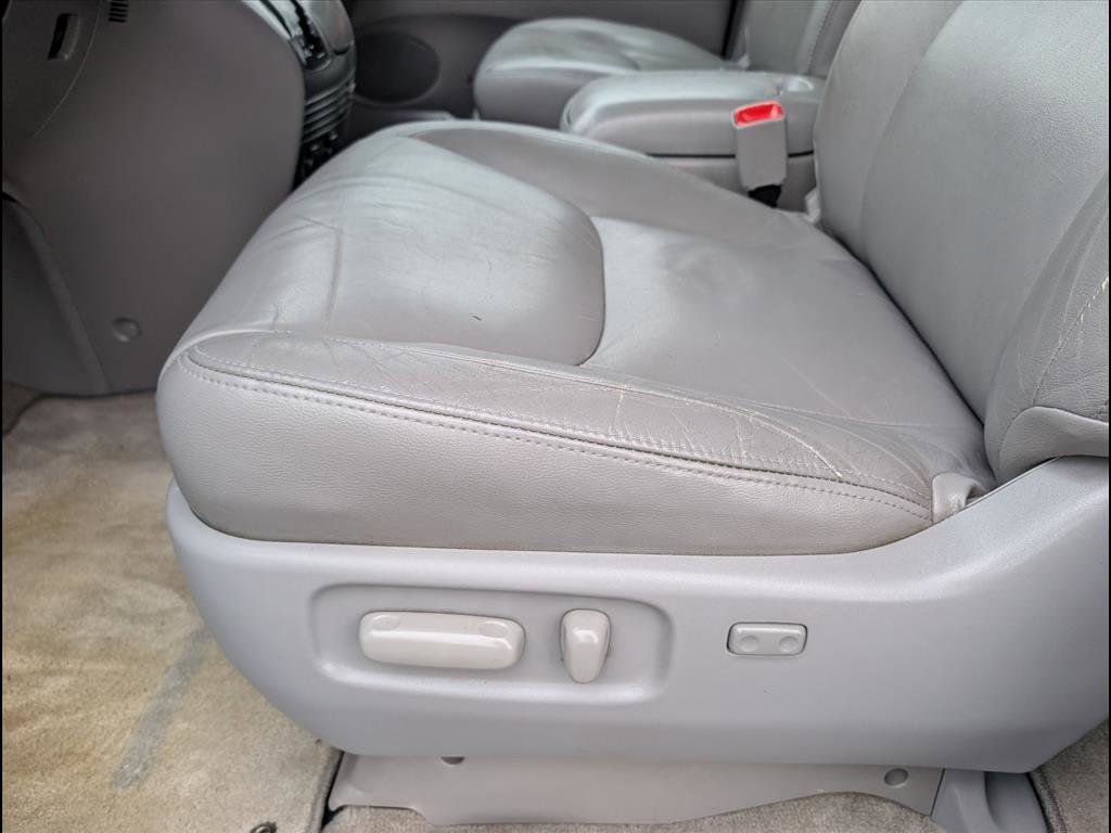 Used 2010 Toyota Sienna XLE image 10