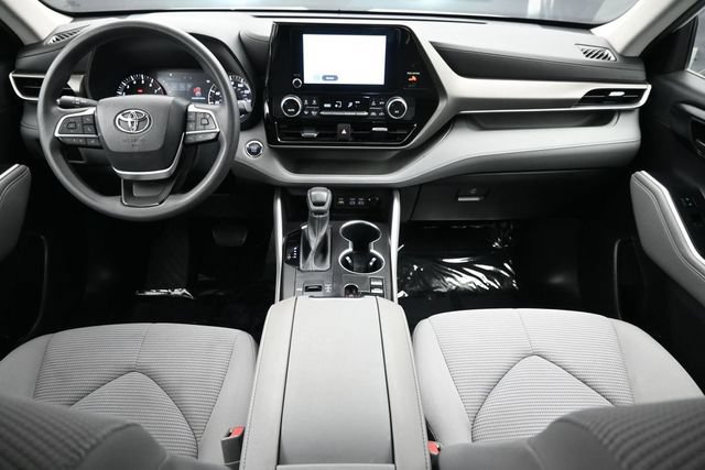 Used 2023 Toyota Highlander L FWD image 9