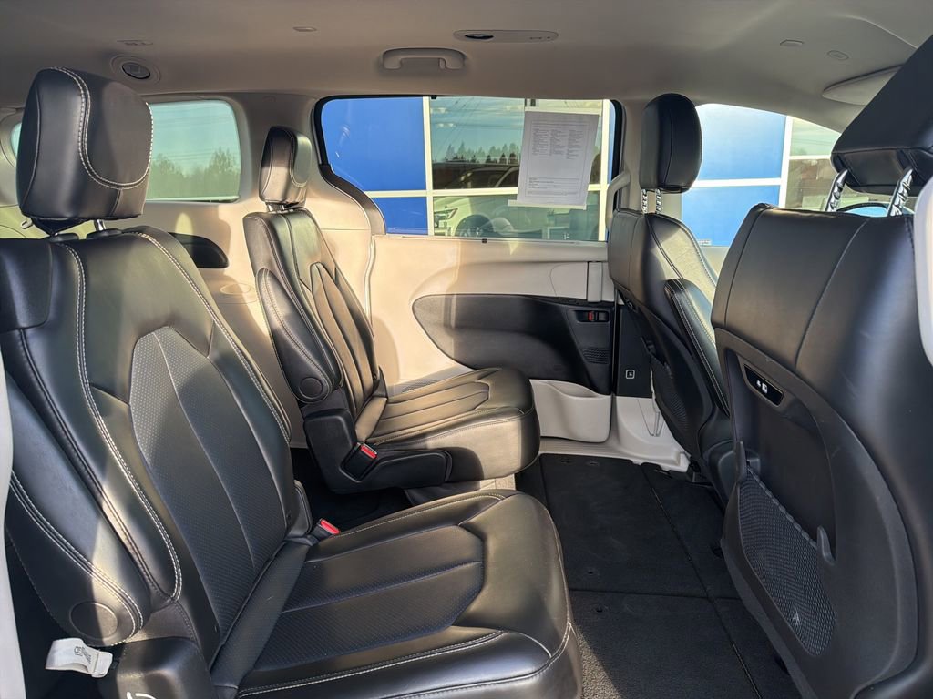 Used 2024 Chrysler Pacifica Touring-L FWD image 25