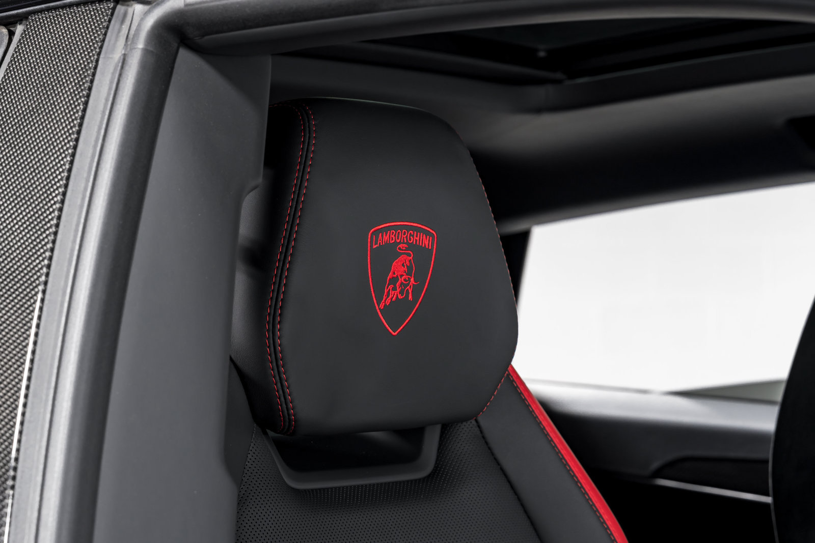 Used 2024 Lamborghini Urus Performante AWD/4WD image 42