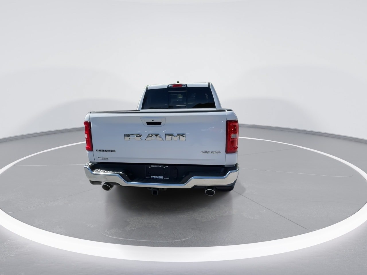 Used 2025 RAM 1500 Laramie AWD/4WD image 17