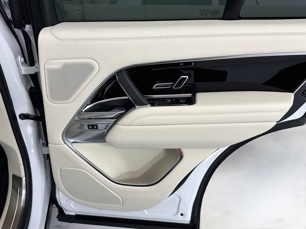 Certified 2025 Land Rover Range Rover SE AWD/4WD image 26