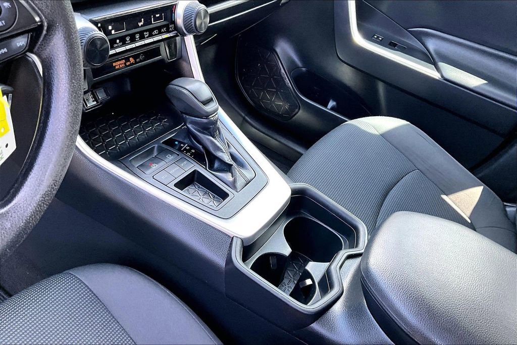Used 2019 Toyota RAV4 LE image 10