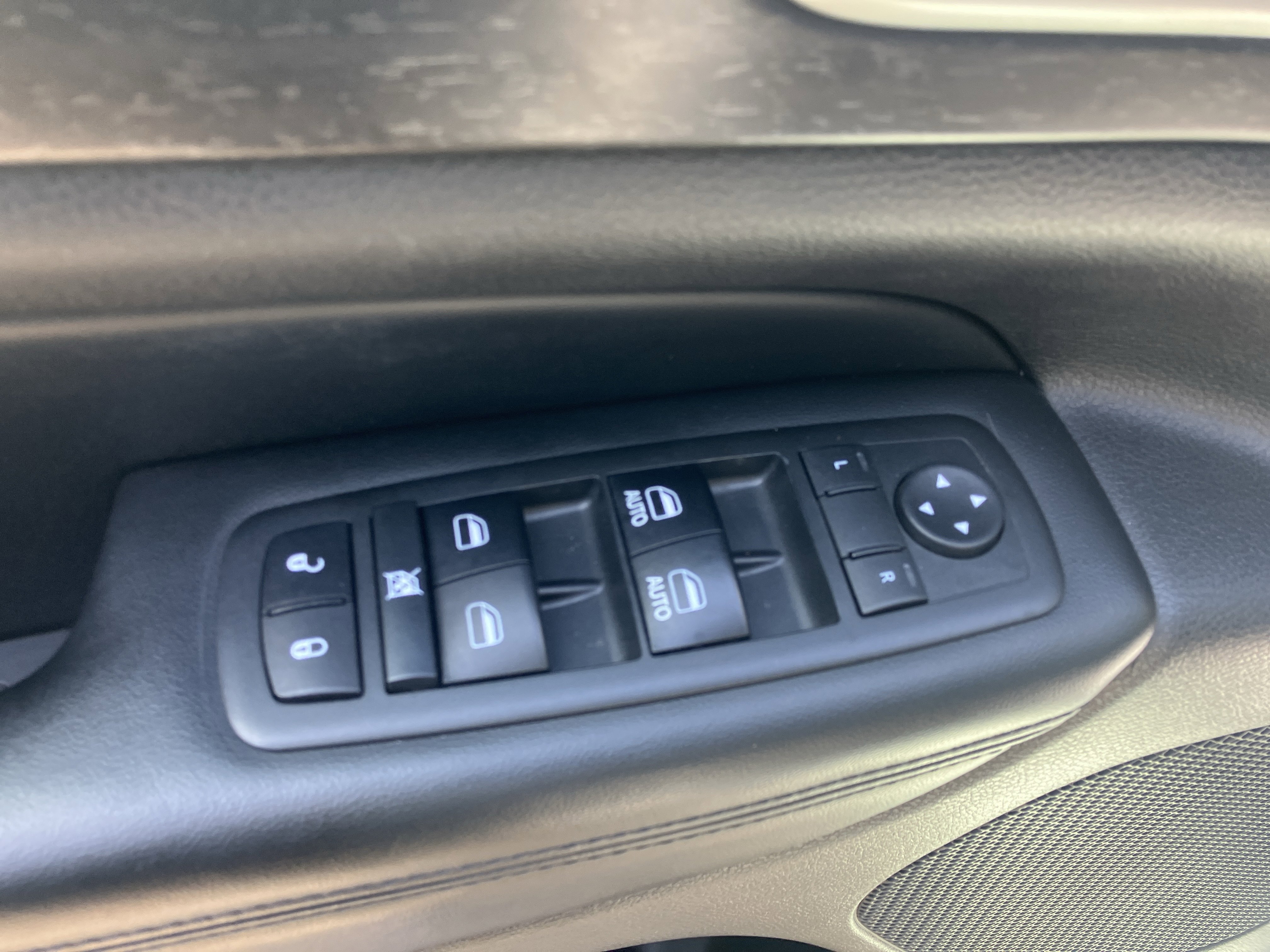 Used 2017 Jeep Grand Cherokee Altitude image 19