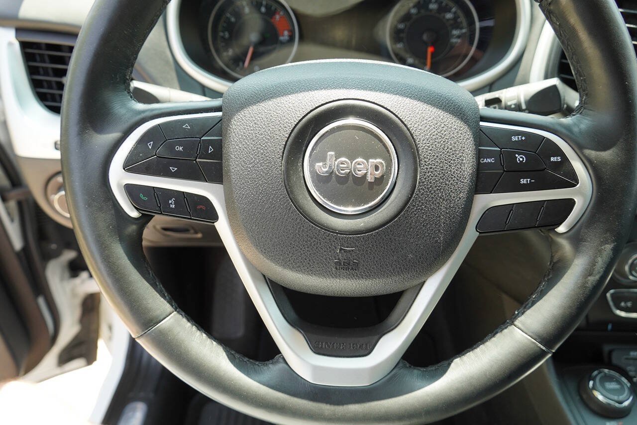 Used 2018 Jeep Cherokee Overland AWD/4WD image 15