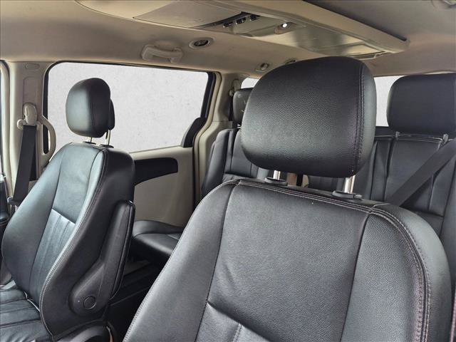 Used 2014 Chrysler Town & Country Touring FWD image 13