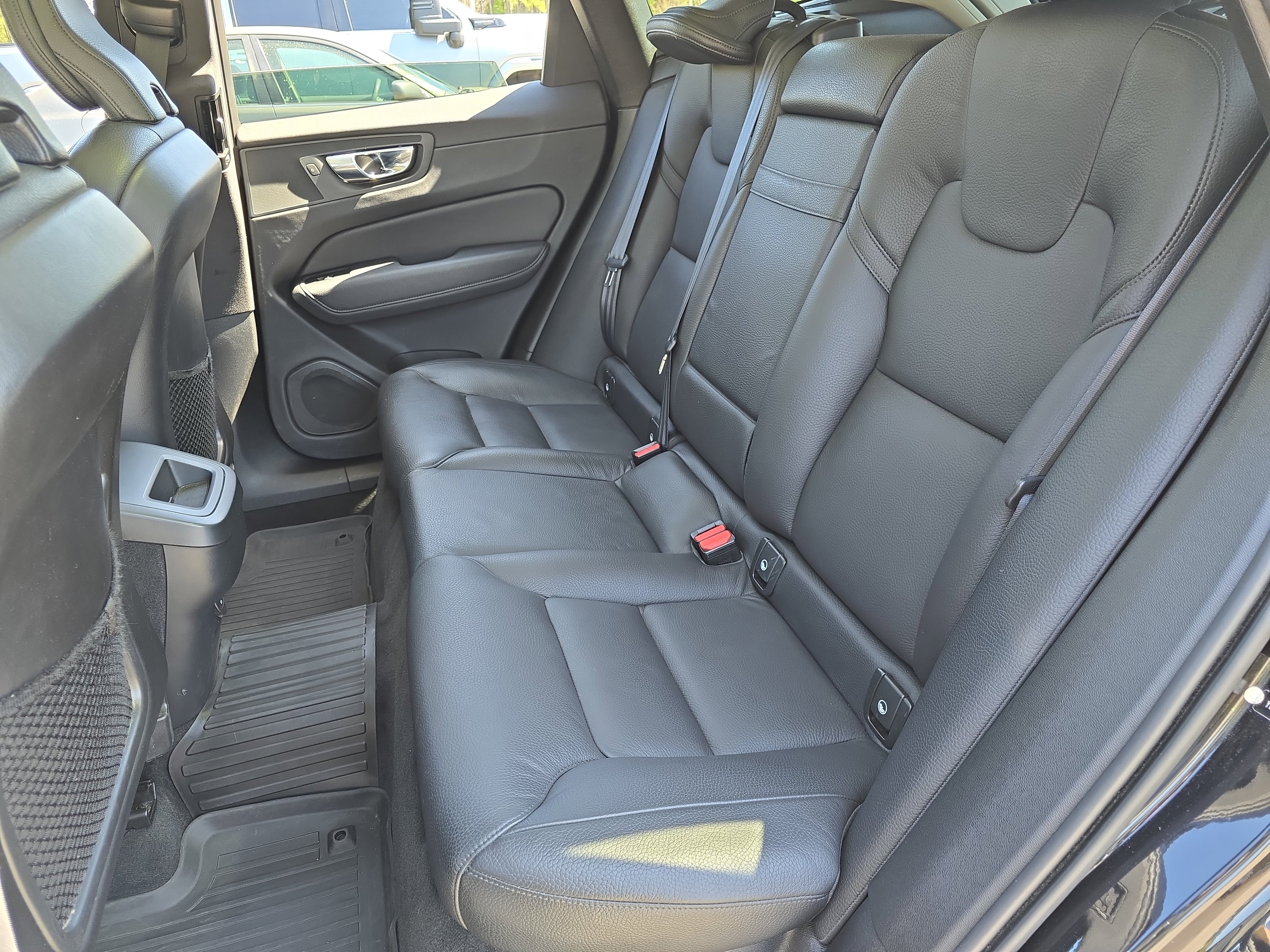 Used 2021 Volvo XC60 T5 Momentum image 14