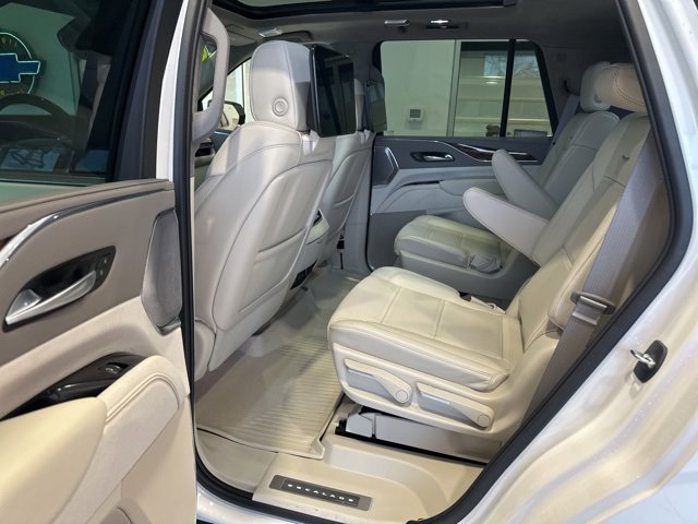 Used 2024 Cadillac Escalade Premium Luxury Platinum image 18