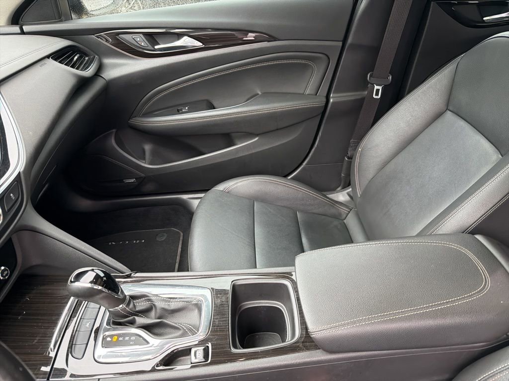 Used 2018 Buick Regal Essence w/ Driver Confidence Package #1 image 7