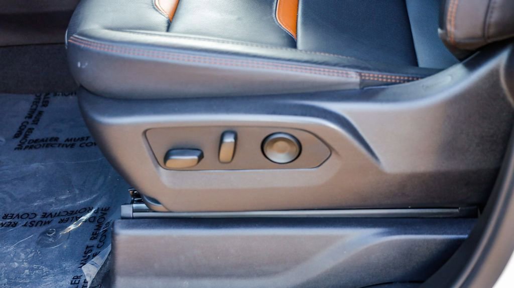 Used 2025 GMC Sierra 2500 AT4 image 25