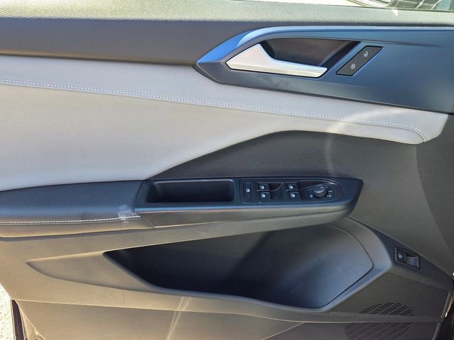 Used 2024 Volkswagen Taos SE image 32