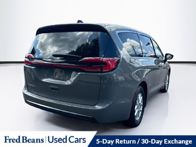 Used 2023 Chrysler Pacifica Touring-L FWD image 10
