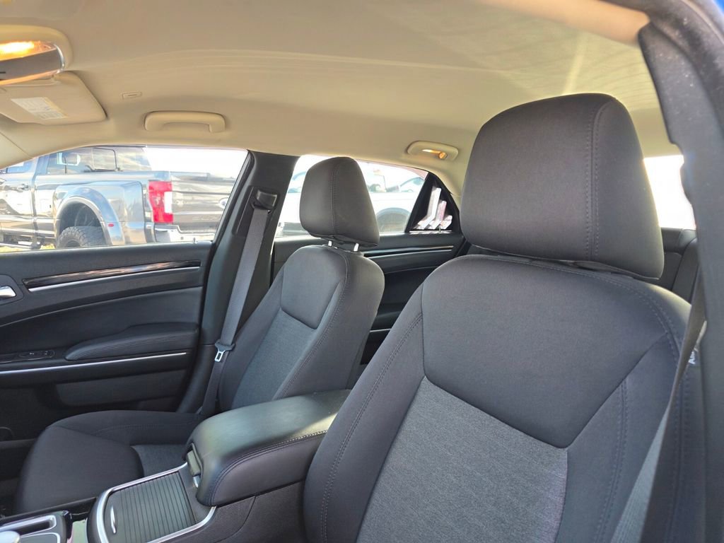 Used 2023 Chrysler 300 Touring w/ Sport Appearance Package image 20