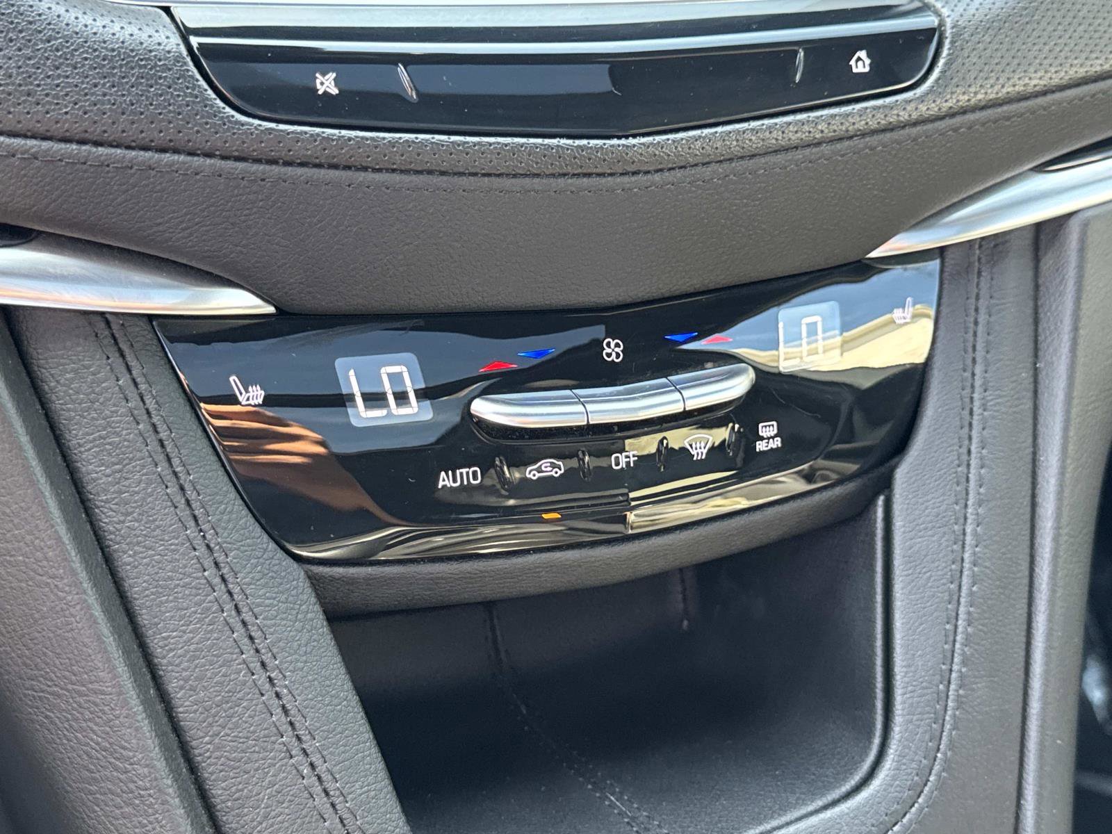 Used 2025 Cadillac XT5 Premium Luxury image 24