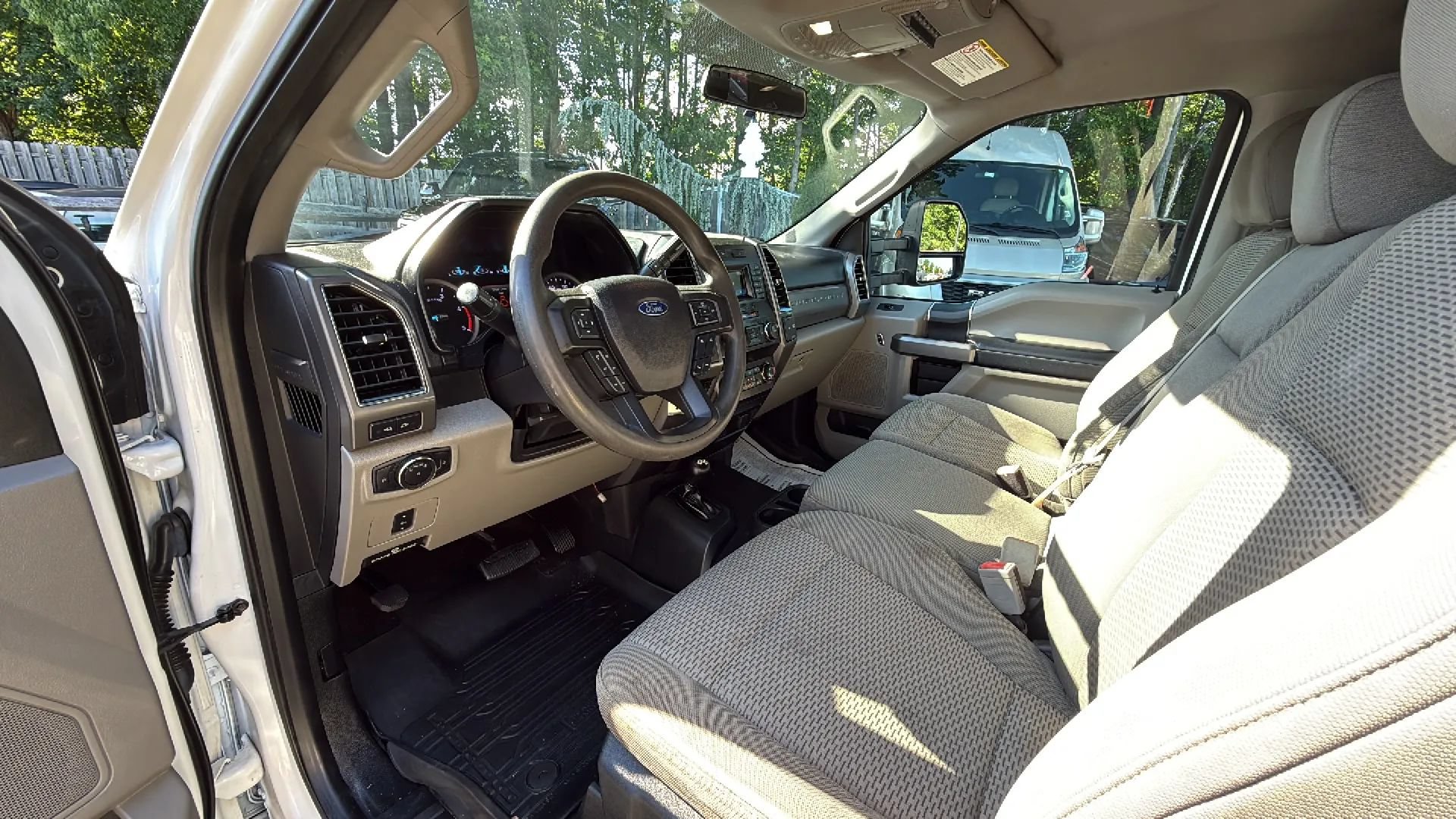 Used 2019 Ford F550 4x4 Crew Cab Super Duty w/ XLT Value Package image 21
