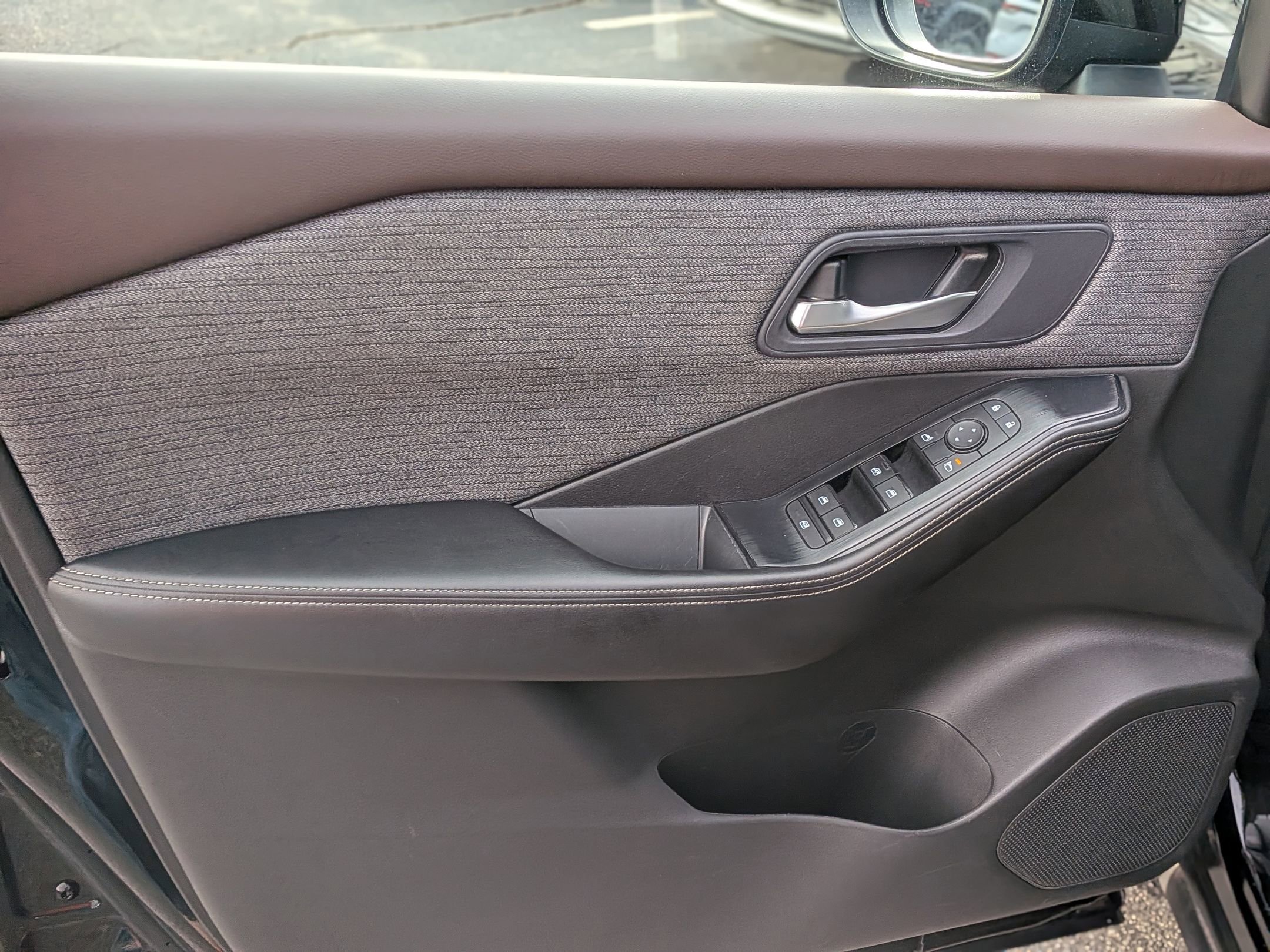 Used 2023 Nissan Rogue SV image 14