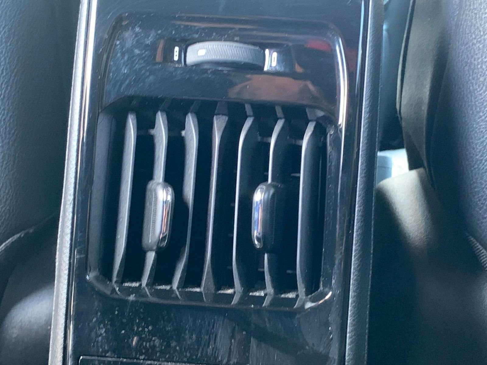 Used 2025 Jeep Compass Limited image 23