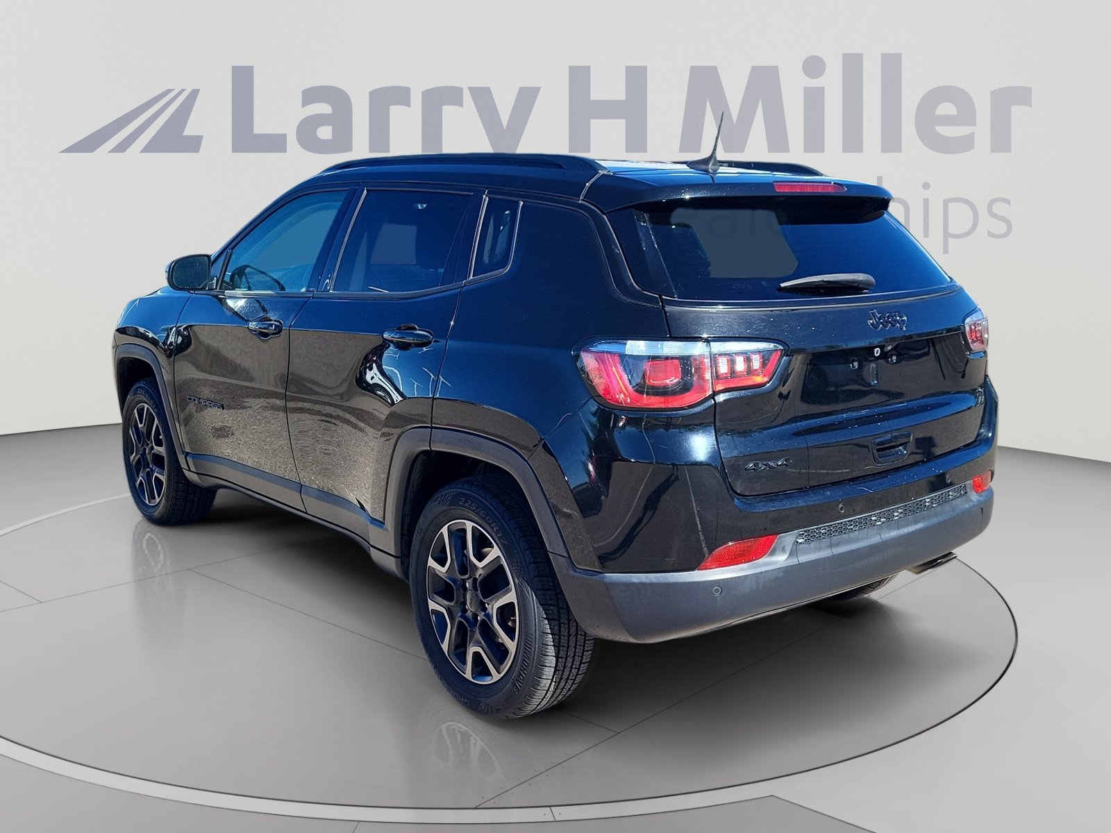 Used 2019 Jeep Compass Sport AWD/4WD image 3