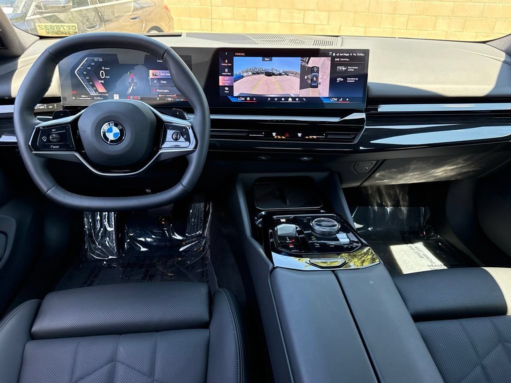 Used 2026 BMW 530i w/ Premium Package RWD image 29